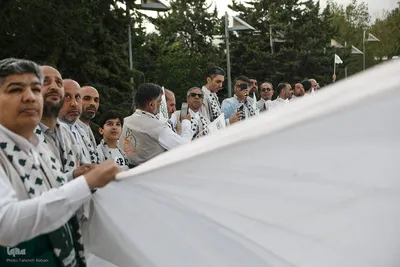 آیین اهتزاز بزرگترین پرچم متبرک حرم علوی