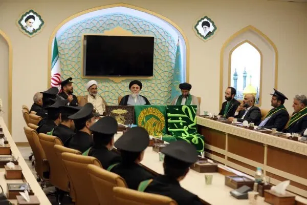 دیدار خادمان حرم رضوی با تولیت آستان مقدس مسجد جمکران