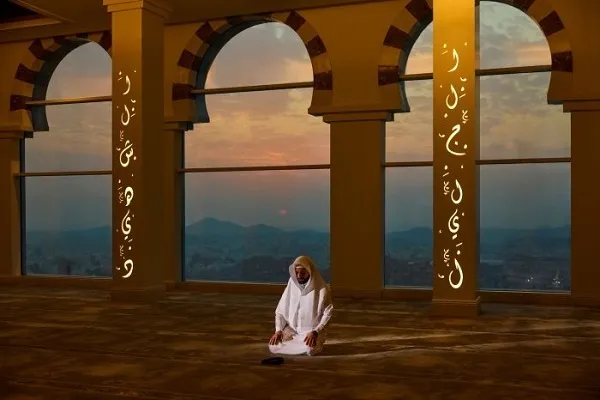 أعلى مصلى معلق في العالم يدخل موسوعة غينيس + صور و فيديو