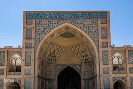 افراشته فیروزه‌ای؛ مسجد حکیم یا مسجد جورجیر