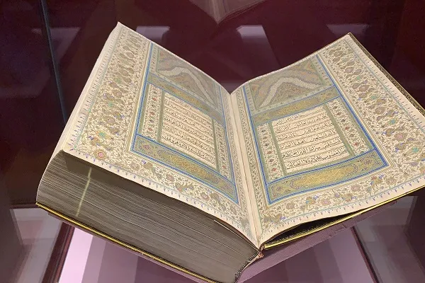 درخشش نسخه کمیاب قرآن در موزه «غردقه» مصر + فیلم و عکس
