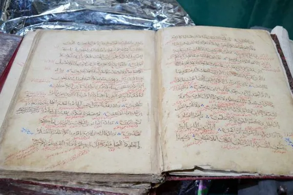 Nakala nadra za kale za Qur'ani Tukufu katika Msikiti wa Sayyida Zainab SA  mjini Cairo+PICHA