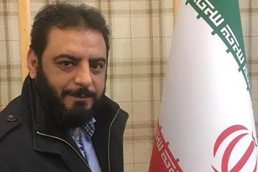 بررسی فعالیت‌های قرآنی روی میز رادیو