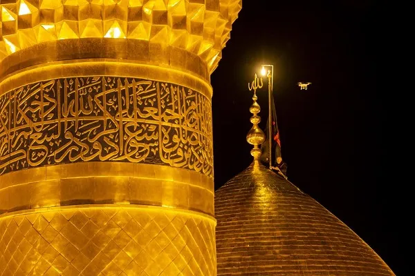 تصاویری از پرچم عزای حسینی بر فراز گنبد ائمه در عراق
