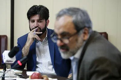 نقد و بررسی کتاب نگرشی منظومه‌ای و دیالکتیکی به سینما
