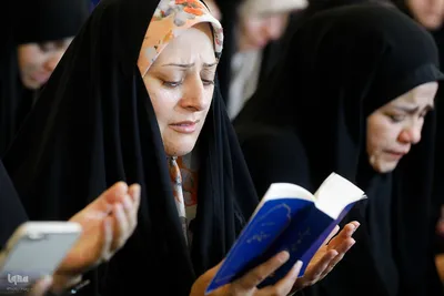 مراسم دعای کمیل زائران ایرانی در مدینه منوره به یاد شهدای خدمت