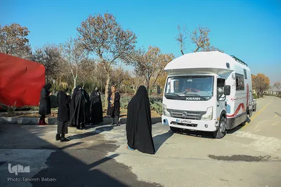 واحد سیار انجمن احیای ارزش‌ها برای گرفتن تست رایگان اچ.ای.وی/ ایدز در سیطح شهر تهران. 