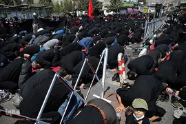 اقامه نماز جماعت ظهر عاشورای حسینی در آستان مقدس امامزاده صالح(ع) تهران