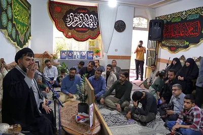 اهدا قاب مدال کنگره ملی شهدای فارس به خانواده شهیدان نبی زاده