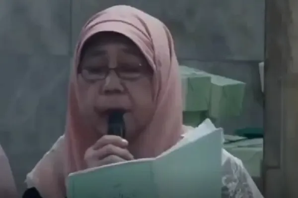 Endonezya'da hoca Kur'an okurken vefat etti