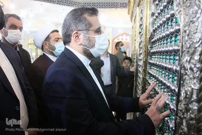حضور وزیر ارشاد در حرم علی‌بن مهزیار اهوازی