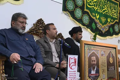 اهدا قاب مدال کنگره ملی شهدای فارس به خانواده شهیدان نبی زاده