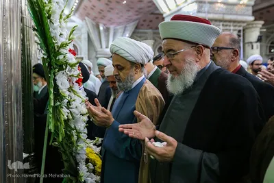 ادای احترام مهمانان کنفرانس وحدت به امام راحل