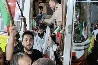 بازگشت اسرا