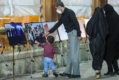 برپایی نمایشگاه عکس به مناسبت هفته دفاع مقدس در حرم مطهر شاهچراغ(ع)