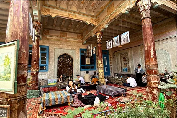 تبدیل مسجد اویغورها به کافه در سین‌کیانگ چین