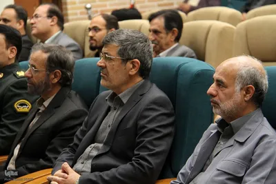 رونمایی از تفسیر «بصائر» در یزد‎
