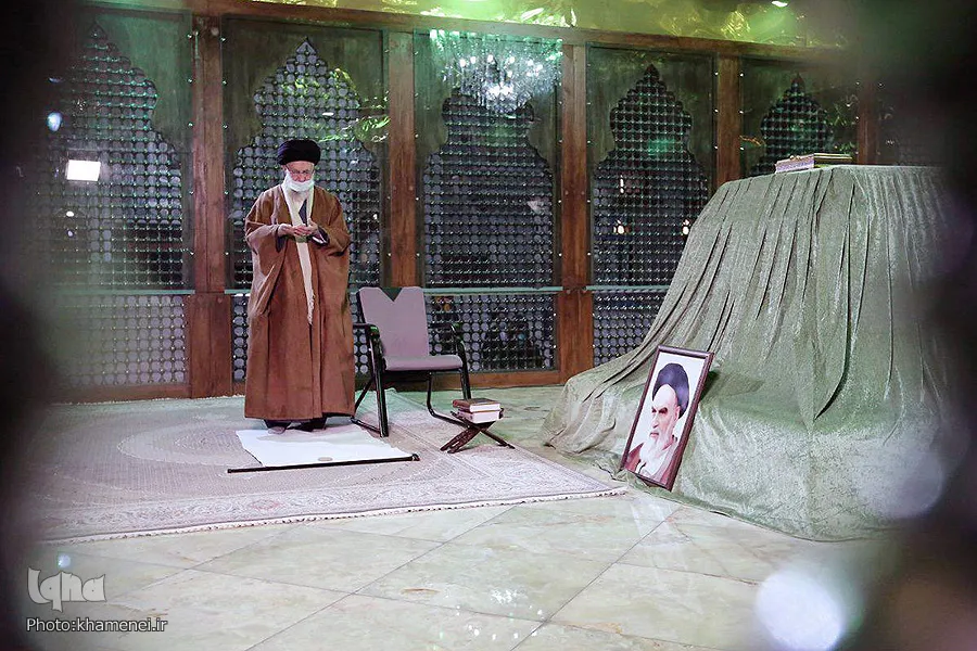 Leader Pays Visit to Imam Khomeini Mausoleum