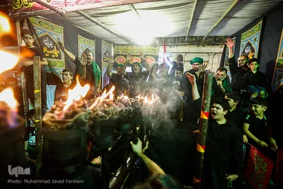آیین مشعل گردانی عراقی ها در شب عاشورای حسینی