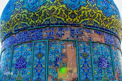 گنبد مرقد آقانورالدین عراقی که در اثر بی توجهی مسئولین در آستانه تخریب است
