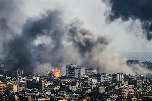 Par un verset coranique une activiste américaine condamne les crimes d'Israël à Gaza