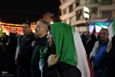 پای کار انقلاب