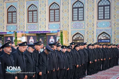 تعویض پرچم گنبد رضوی همزمان با آغاز ماه ربیع‌الاول
