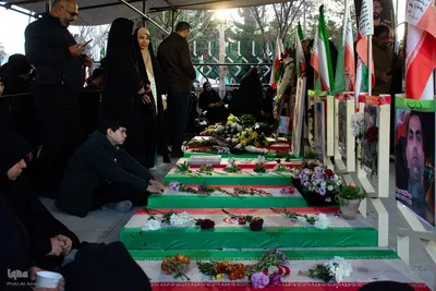 آیین ملی میهمانی لاله‌ها در گلستان شهدای اصفهان