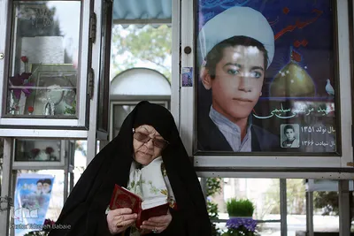 آغاز سال جدید در جوار شهدا

