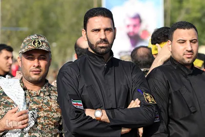 محمد ایزدی‌نیا، عضو بسیج صنعت آب و برق خوزستان، 34 سال سن دارد و می‌گوید بسیج یعنی دفاع از اسلام.