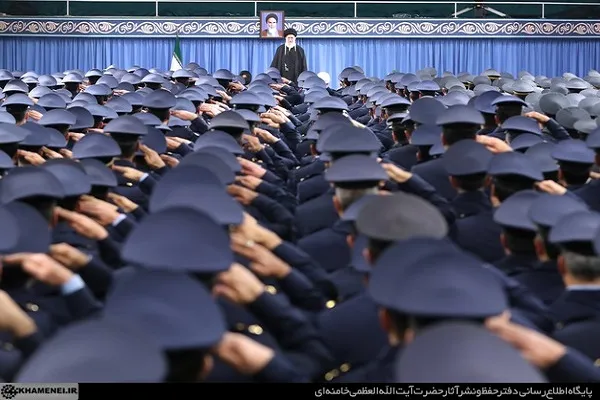 جمعی از فرماندهان و کارکنان نیروی هوایی ارتش با فرمانده کل‌قوا دیدار می‌کنند