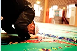 Namaz qılmaq və doğru yolu tapmaq