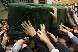 مراسم تشییع پیکر آیت الله سید عبدالله فاطمی‌نیا(ره) در مسجد دانشگاه تهران