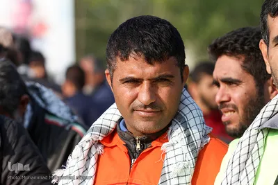 حسن نژادمنصوری، عضو بسیج شهرداری منطقه 6 ناحیه 3، 39 سال سن دارد و می‌گوید بسیج یعنی دفاع از شرف.