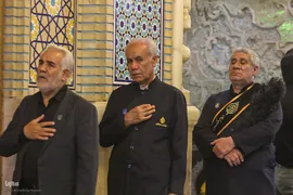 آیین لاله‌گردانی خدام حرم شاهچراغ(ع) در رثای شهادت امام رضا(ع)
