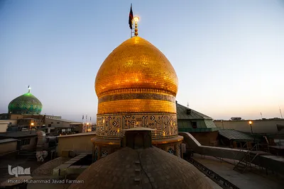 برافراشتن پرچم حرم امام حسین (ع) بر گنبد کربلای ایران