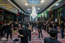 آیین طشت‌گذاری در مسجد اردبیلی‌های تهران
