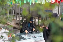 زیارت اهل قبور در آخرین پنجشنبه سال