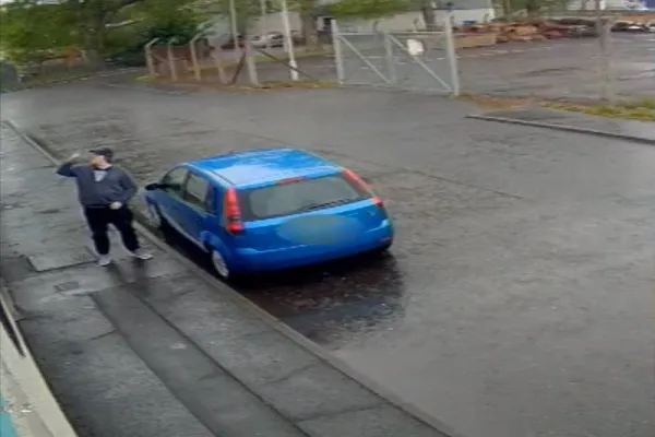 Hombre encarcelado en Escocia por amenazar con quemar la mezquita