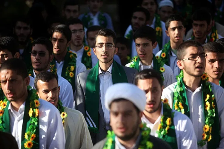 جشن تجلیل از حافظان كل قرآن در آباده طشك برگزار می‌شود