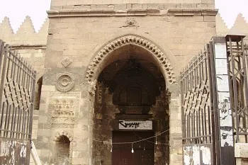 Kahire tarihi camii yeniden yapılandırılıyor