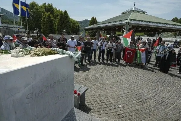 کاروان حامیان فلسطین از فرانسه به سربرنیتسا رسید کاروان حامیان فلسطین از فرانسه به سربرنیتسا رسید