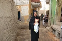 Ägypterin lernt den Korans im 7. Jahrzehnt ihres Lebens auswendig + Bilder