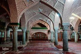 مسجد صاحب الامر، ایستاده در تاریخ