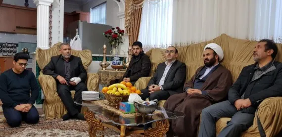 عطر‌افشانی مزار شهید دانشجو در اردبیل