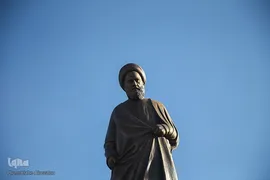 مجسمه علامه امینی در میدان الغدیر تهران