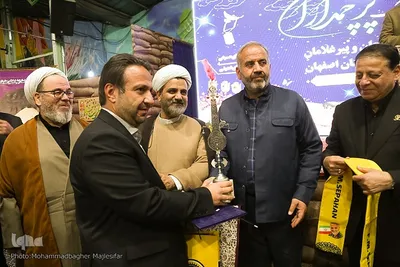 آیین تجلیل از مداحان و پیرغلامان شاهد و ایثارگر اصفهان