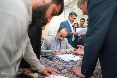 میز خدمت مسئولان استان فارس در حرم مطهر شاهچراغ(ع)