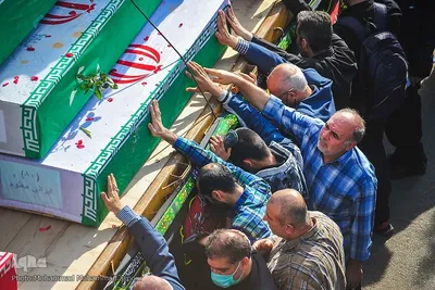 استقبال مردم اهواز از پیکرهای ۱۱۱ شهید دفاع مقدس