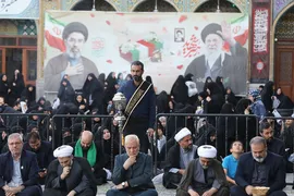 افراشتن پرچم عزا در حرم حضرت معصومه(س)